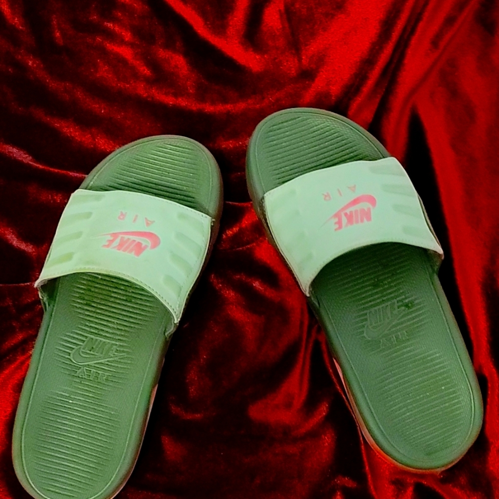 Nike slip on shoes